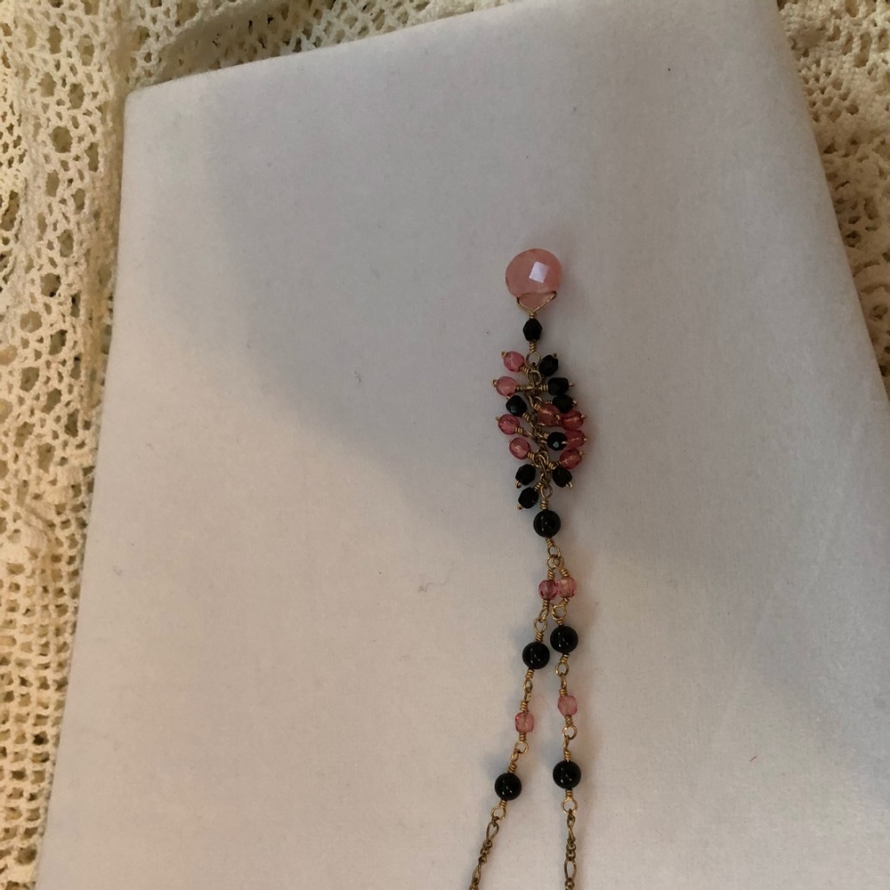 Vintage Petite Black and pink beaded necklace - Picture 3 of 5